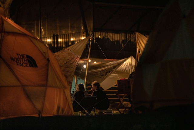 Transformeer je kampeerervaring met een tent overkapping